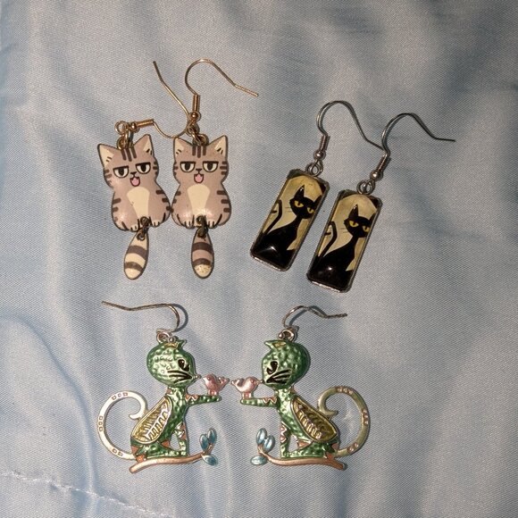 Jewelry - $3 with Bundle ~ Cat Earring Lot 5080